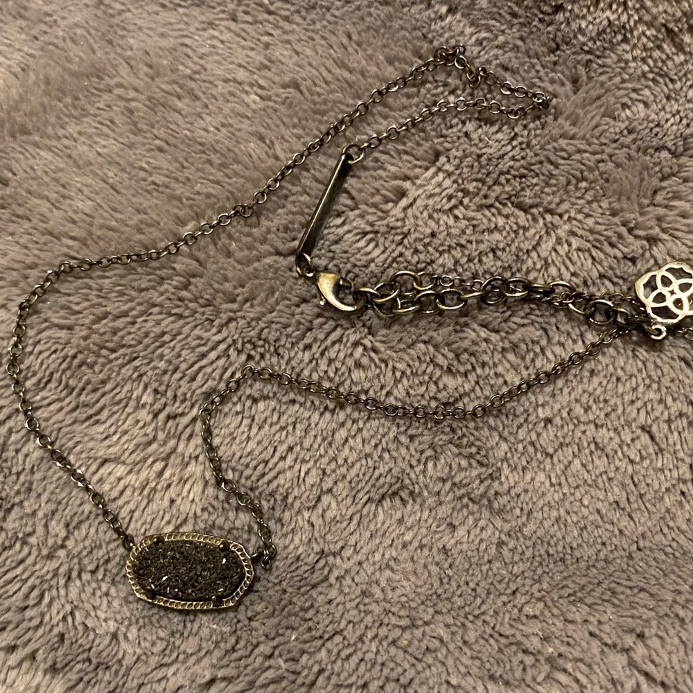 Kendra Scott necklace